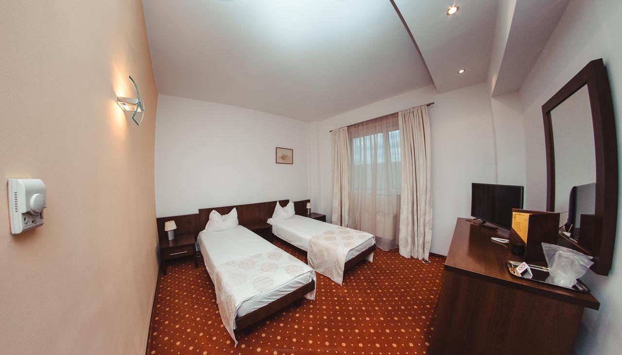 Celly Hotel Piteşti Eksteriør bilde
