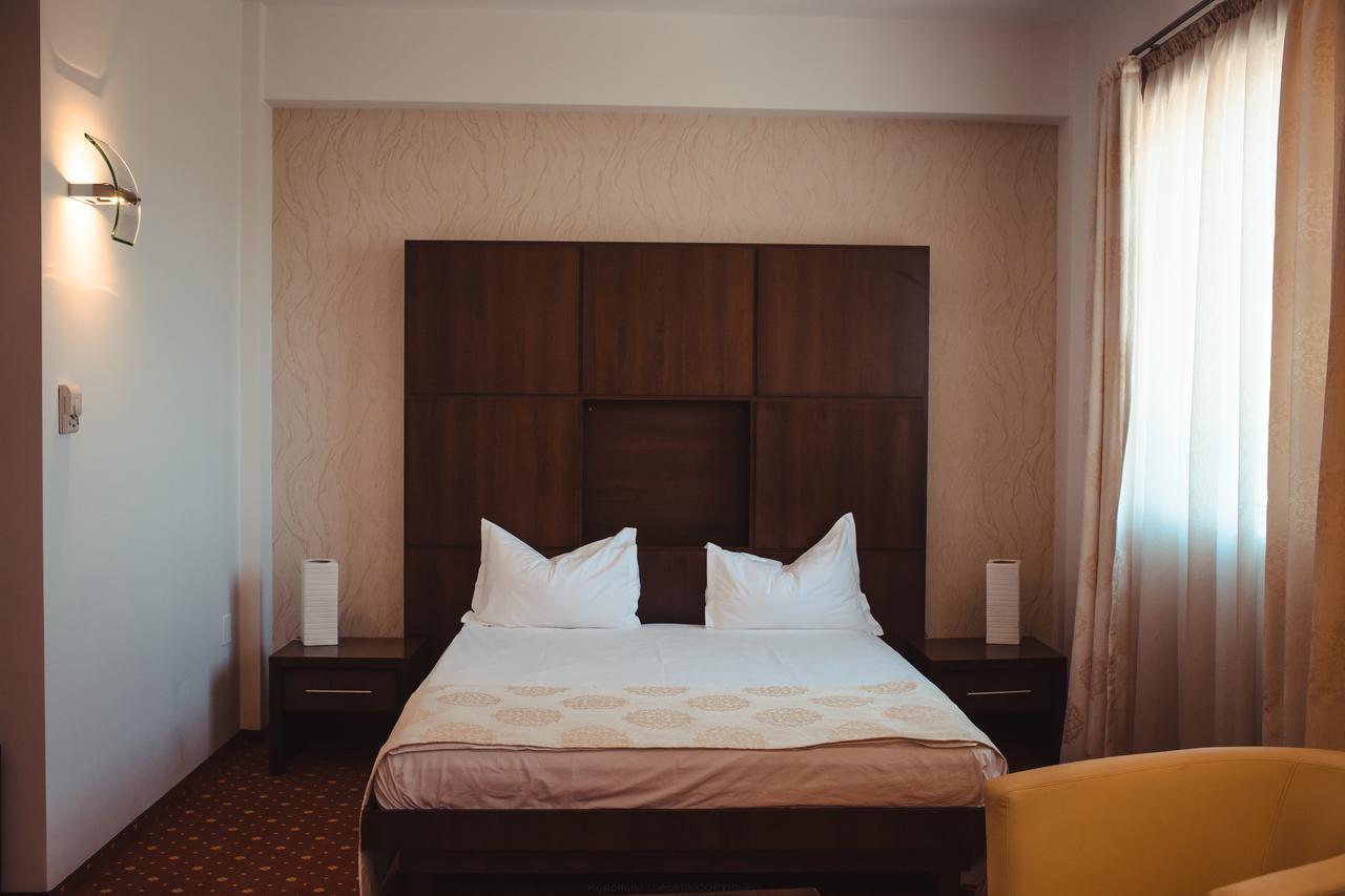Celly Hotel Piteşti Eksteriør bilde