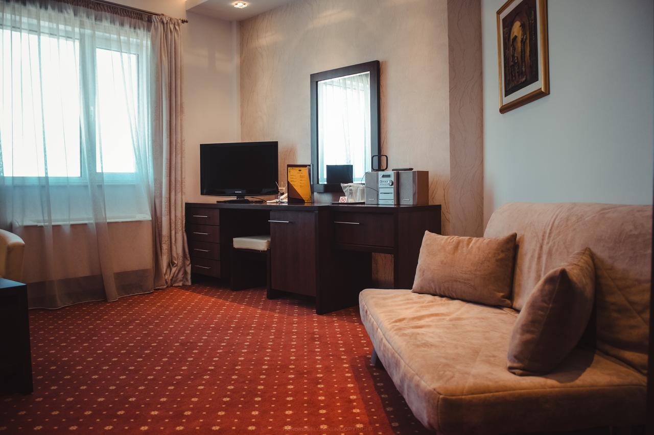 Celly Hotel Piteşti Eksteriør bilde