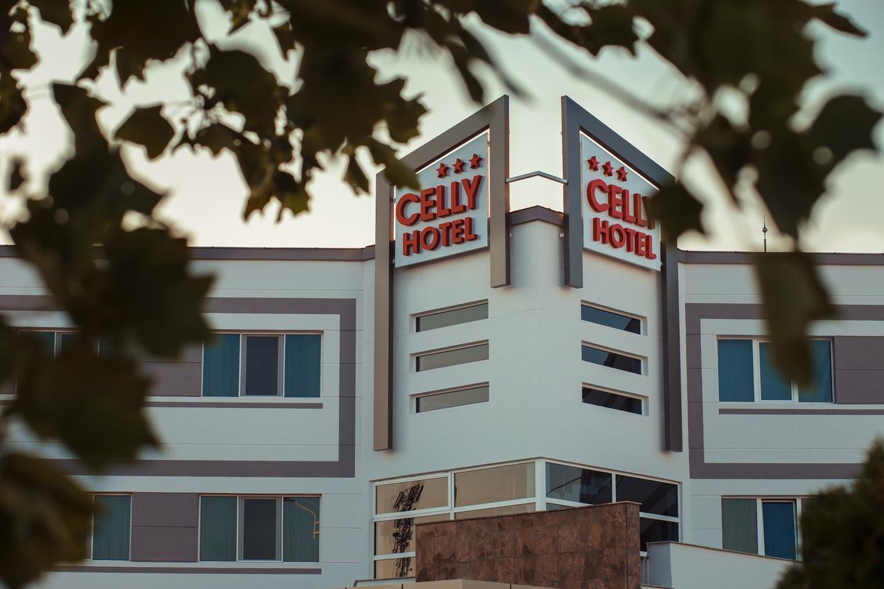 Celly Hotel Piteşti Eksteriør bilde