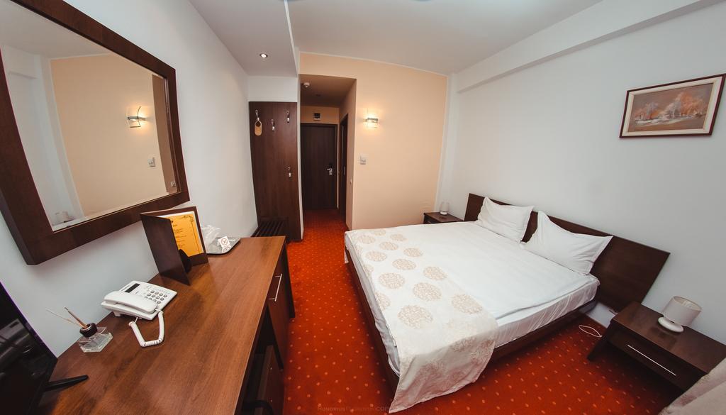 Celly Hotel Piteşti Eksteriør bilde