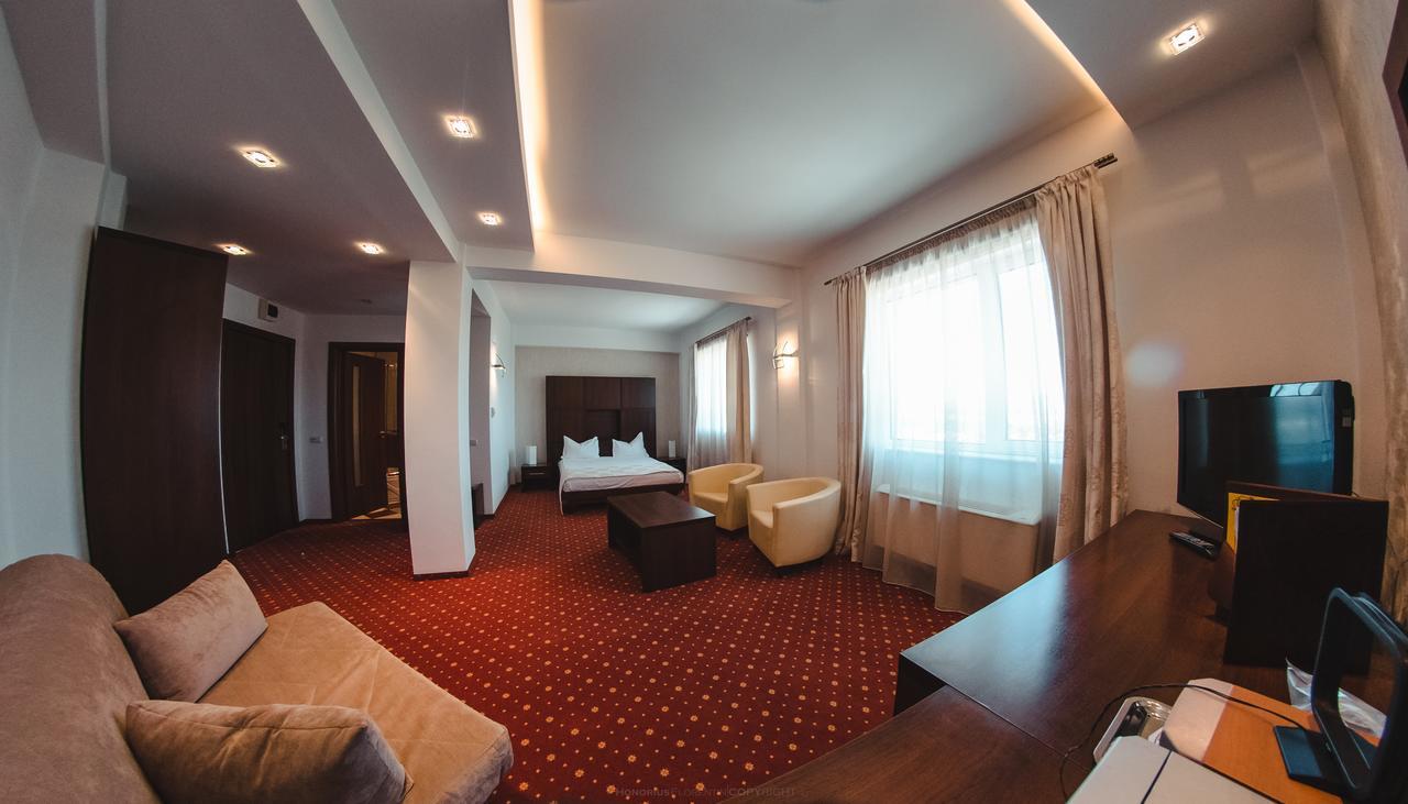 Celly Hotel Piteşti Eksteriør bilde