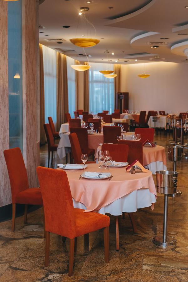 Celly Hotel Piteşti Eksteriør bilde