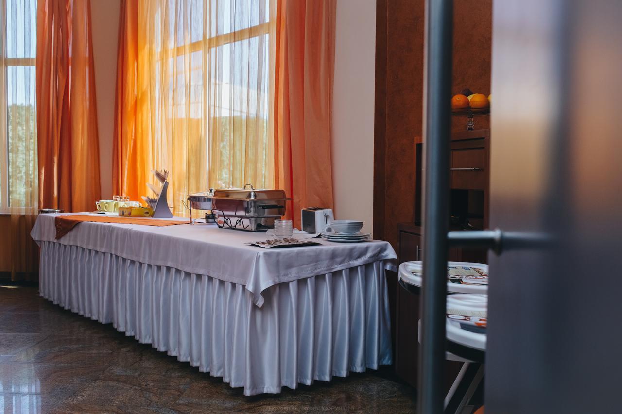 Celly Hotel Piteşti Eksteriør bilde
