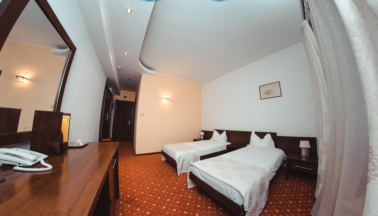 Celly Hotel Piteşti Eksteriør bilde