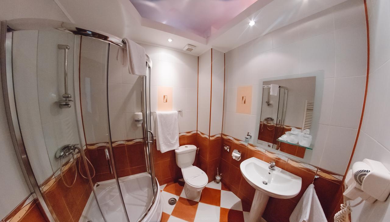 Celly Hotel Piteşti Eksteriør bilde