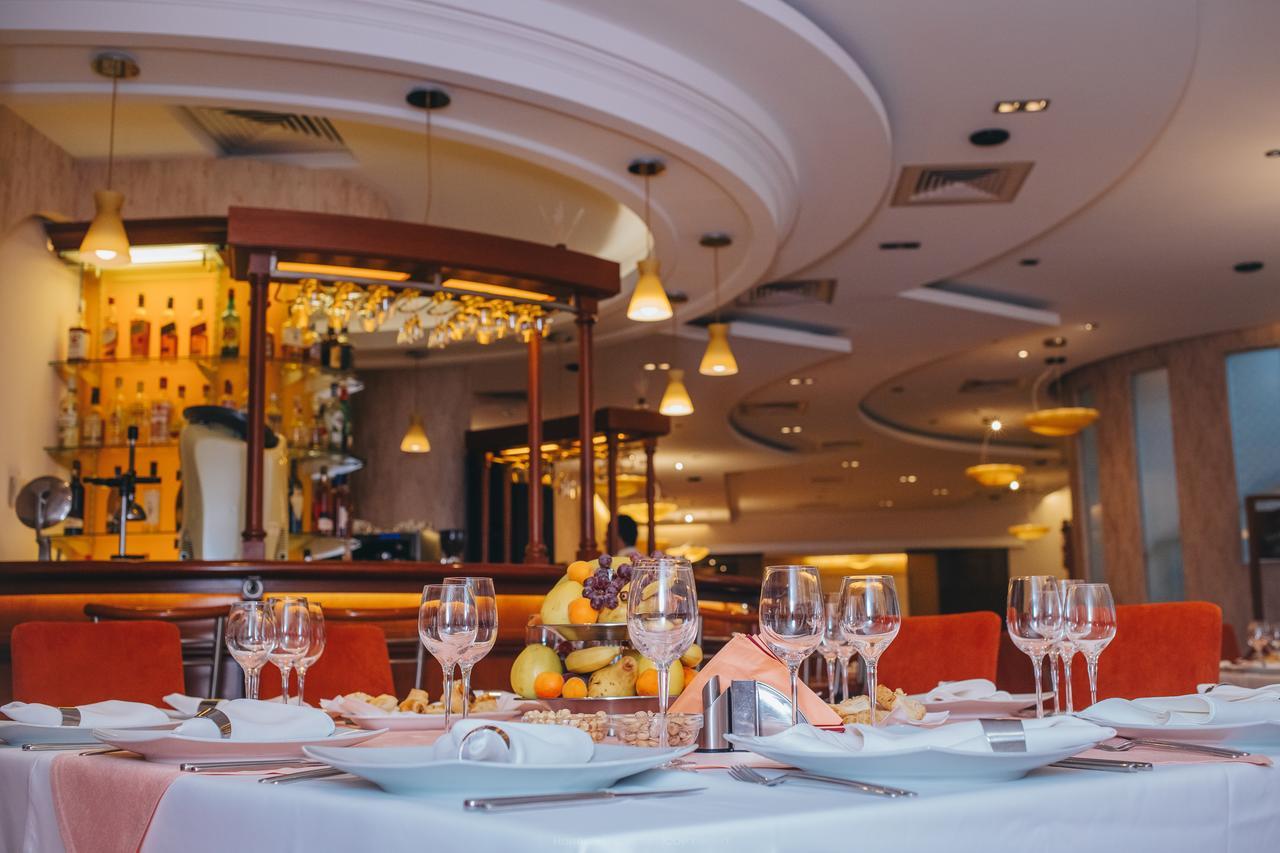 Celly Hotel Piteşti Eksteriør bilde